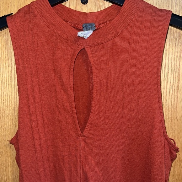 We The Free Urban Outfitters burnt orange ribbed keyhole tank size medium Med M - Picture 2 of 9
